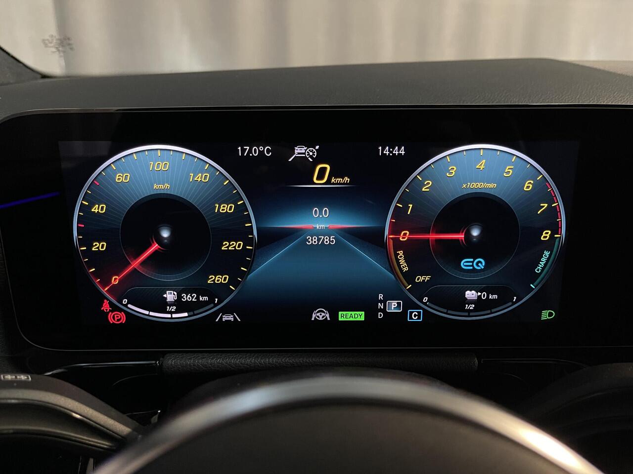 Mercedes-Benz GLA-KLASSE 250 e Progressive 19"/Panoramadak/Adaptieve cruise/Sfeerverlichting/Stoelverwarming/Camera/Elektrische klep