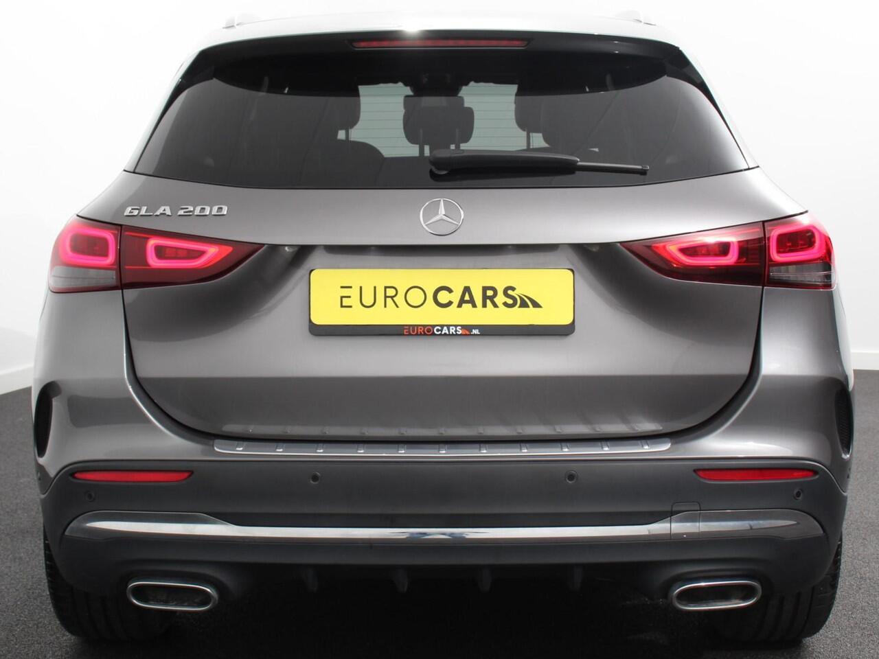 Mercedes-Benz GLA-KLASSE 200 Automaat AMG Line Nieuw model! | Navigatie | Climate Control | Camera | Sfeerverlichting | Half leder/alcantara | Led | Electrische achterklep | 19"Lichtmetalen velgen