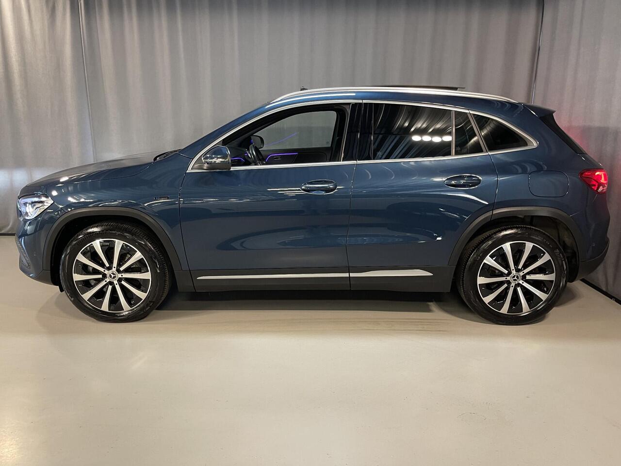 Mercedes-Benz GLA-KLASSE 250 e Progressive 19"/Panoramadak/Adaptieve cruise/Sfeerverlichting/Stoelverwarming/Camera/Elektrische klep