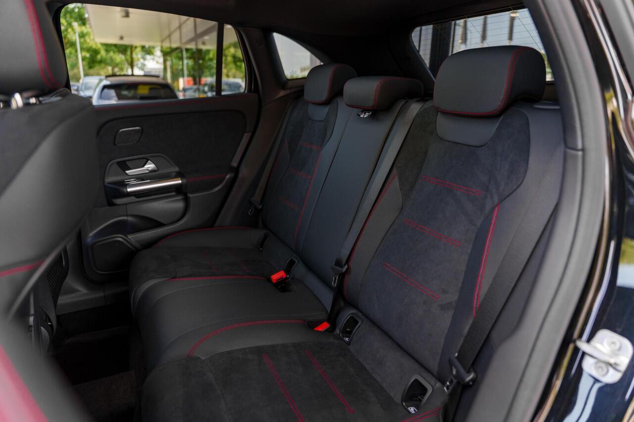 Mercedes-Benz GLA-KLASSE 250e Business Solution AMG | Premium Plus pakket | Panoramaschuifdak | Stoelverwarming | 360° camera | Premium Plus | Head-up display | Dodehoekassistent |