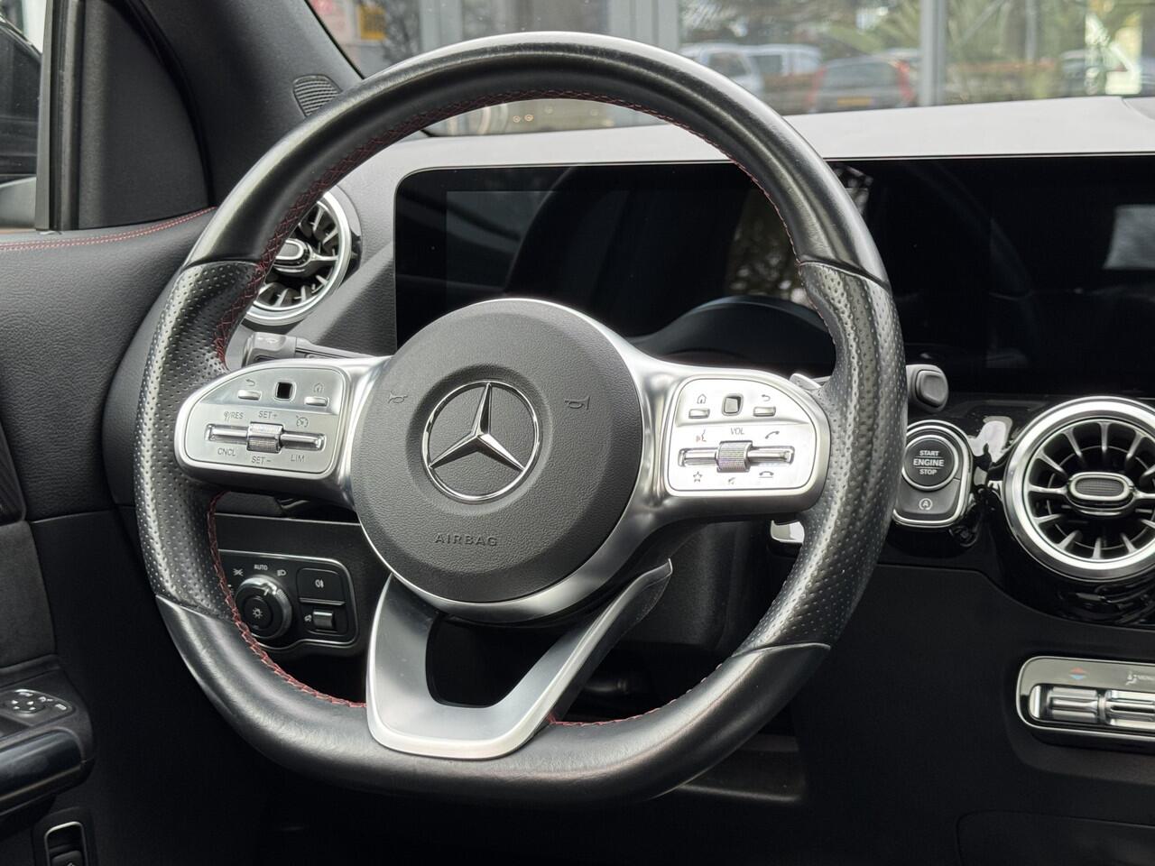 Mercedes-Benz GLA-KLASSE 180 Business Solution AMG Panoramadak/LED/Keyless/Widescreen