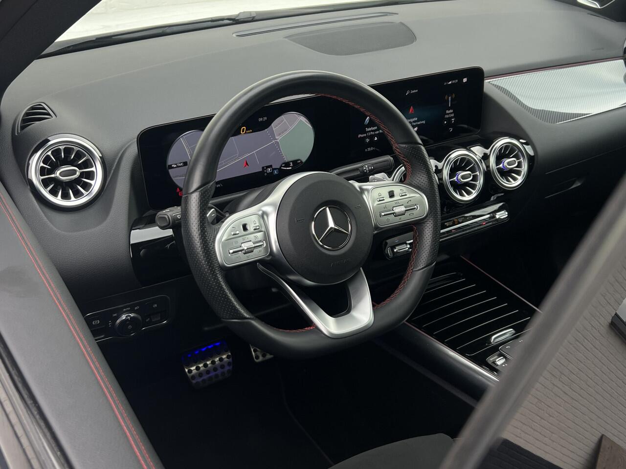 Mercedes-Benz GLA-KLASSE 200 AMG Line | Trekhaak | Pano | Burmester | Night Pakket