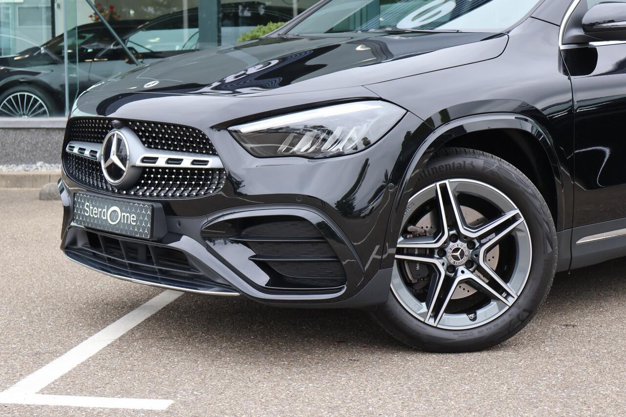 Mercedes-Benz GLA-KLASSE 250 e AMG Line l Facelift l Panoramadak l MBUX l Camera l Dode hoek assistent l Keyless Go l LED Adaptief l Sfeerverlichting l Winterpakket l I Stuur/stoel verwarming I Elektrische kofferklep I Electr. bedienbare achterklep l Stoelverwarming l