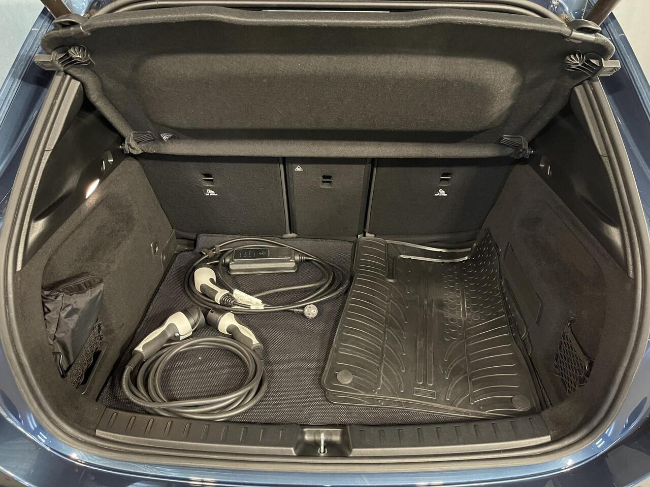 Mercedes-Benz GLA-KLASSE 250 e Progressive 19"/Panoramadak/Adaptieve cruise/Sfeerverlichting/Stoelverwarming/Camera/Elektrische klep