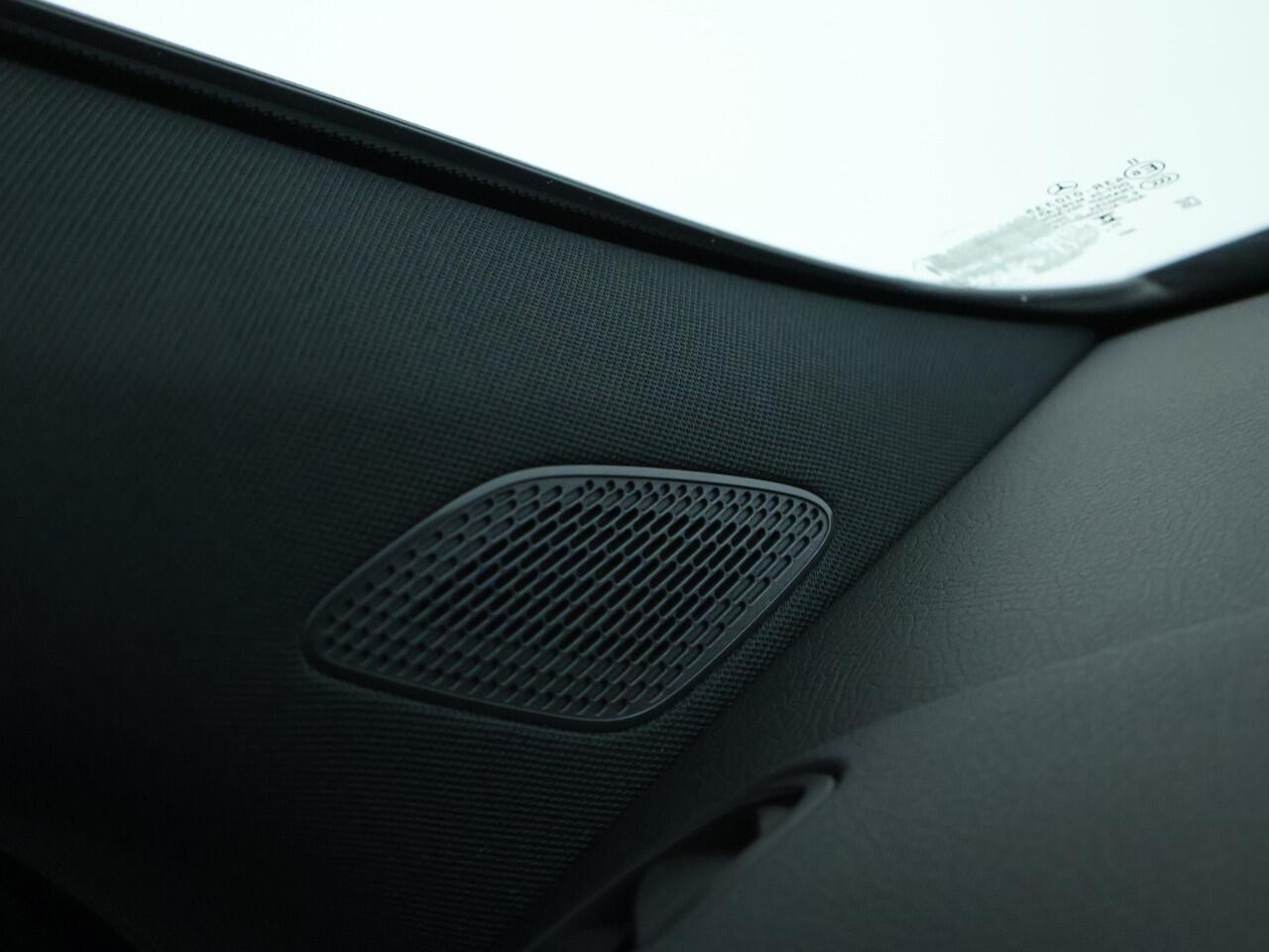 Mercedes-Benz GLA-KLASSE 250 e AMG Plug-In Hybride Edition AMG Line | Night Pakket | Distronic | 360° Camera | AC en DC Laden | MultiBeam Koplampen | Stuur en Stoeverwarming. Inclusief 24 maanden Mercedes-Benz Certified garantie voor Europa.