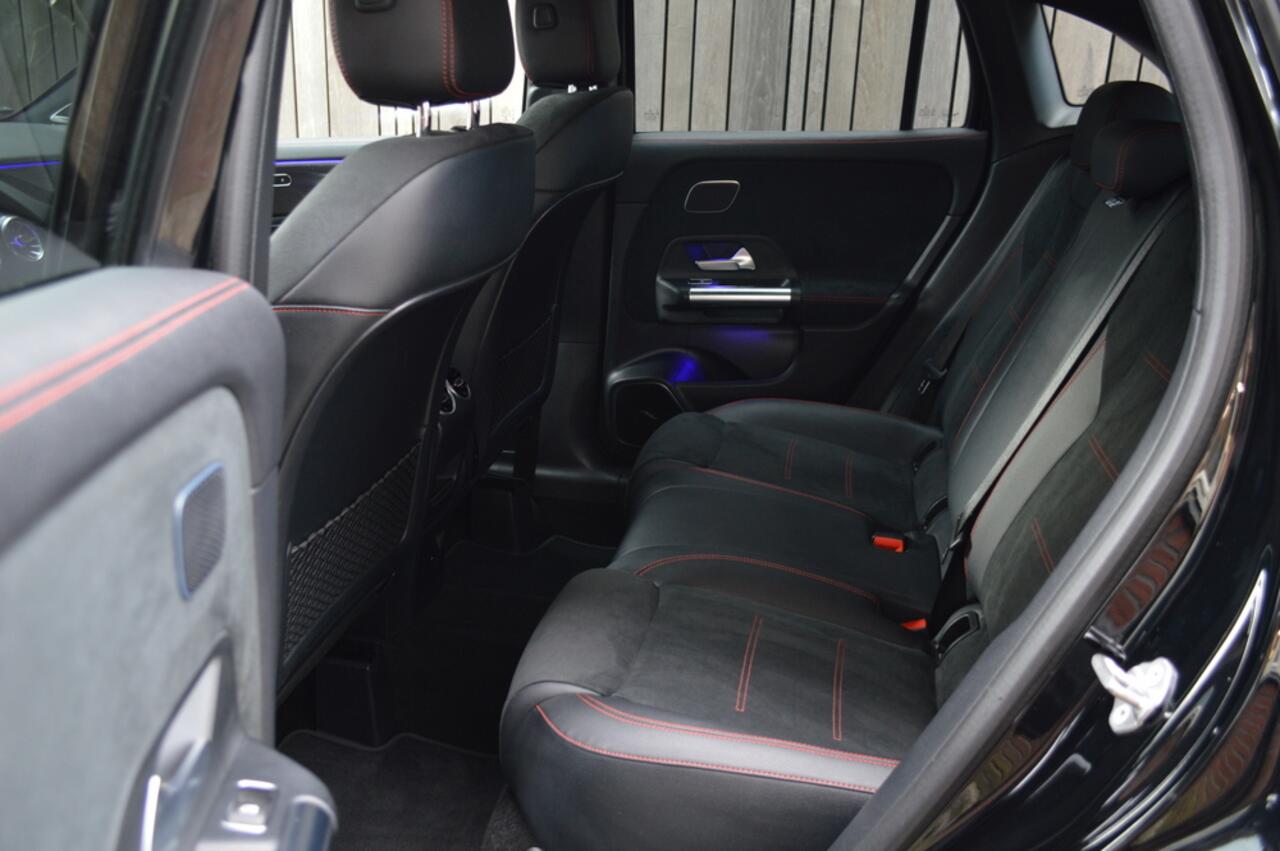 Mercedes-Benz GLA-KLASSE 250 e AMG Led Panorama Distronic Burmester Camera Night Augmented Pdc