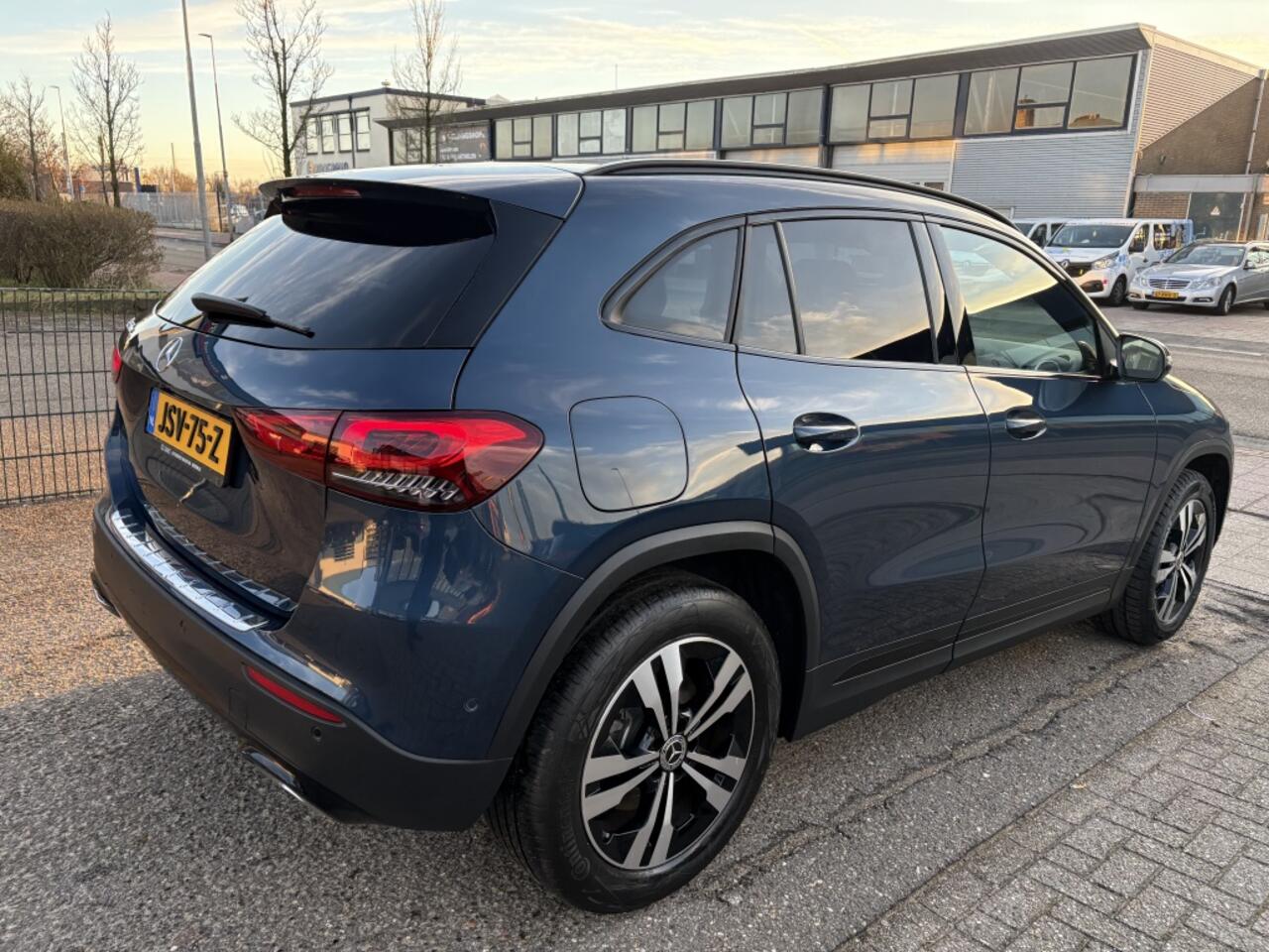 Mercedes-Benz GLA-KLASSE 250 e Business Solution Luxery Limited