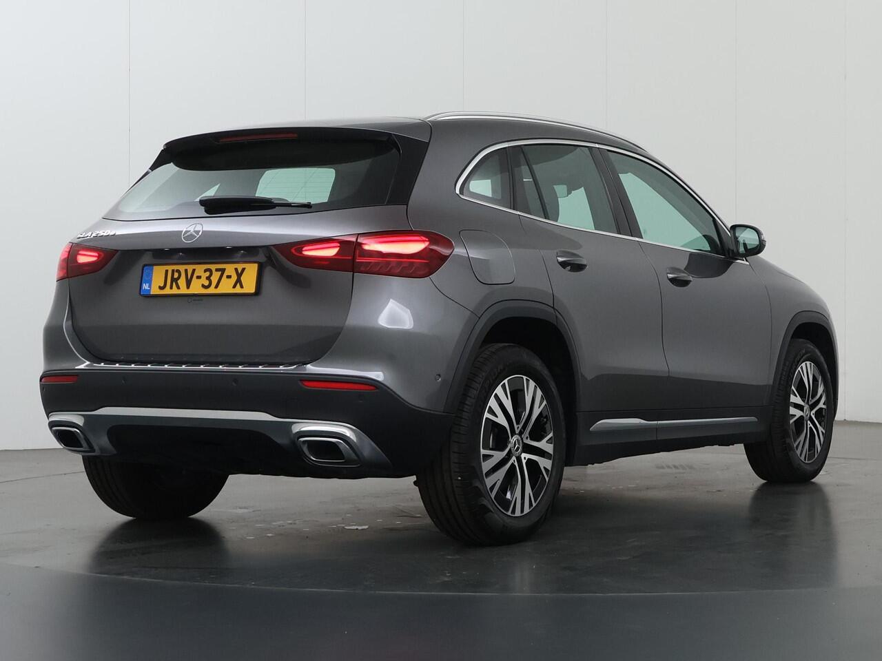 Mercedes-Benz GLA-KLASSE 250 e Luxury Line | Trekhaak | Elektrische achterklep | Achteruitrijcamera | Winter pakket |