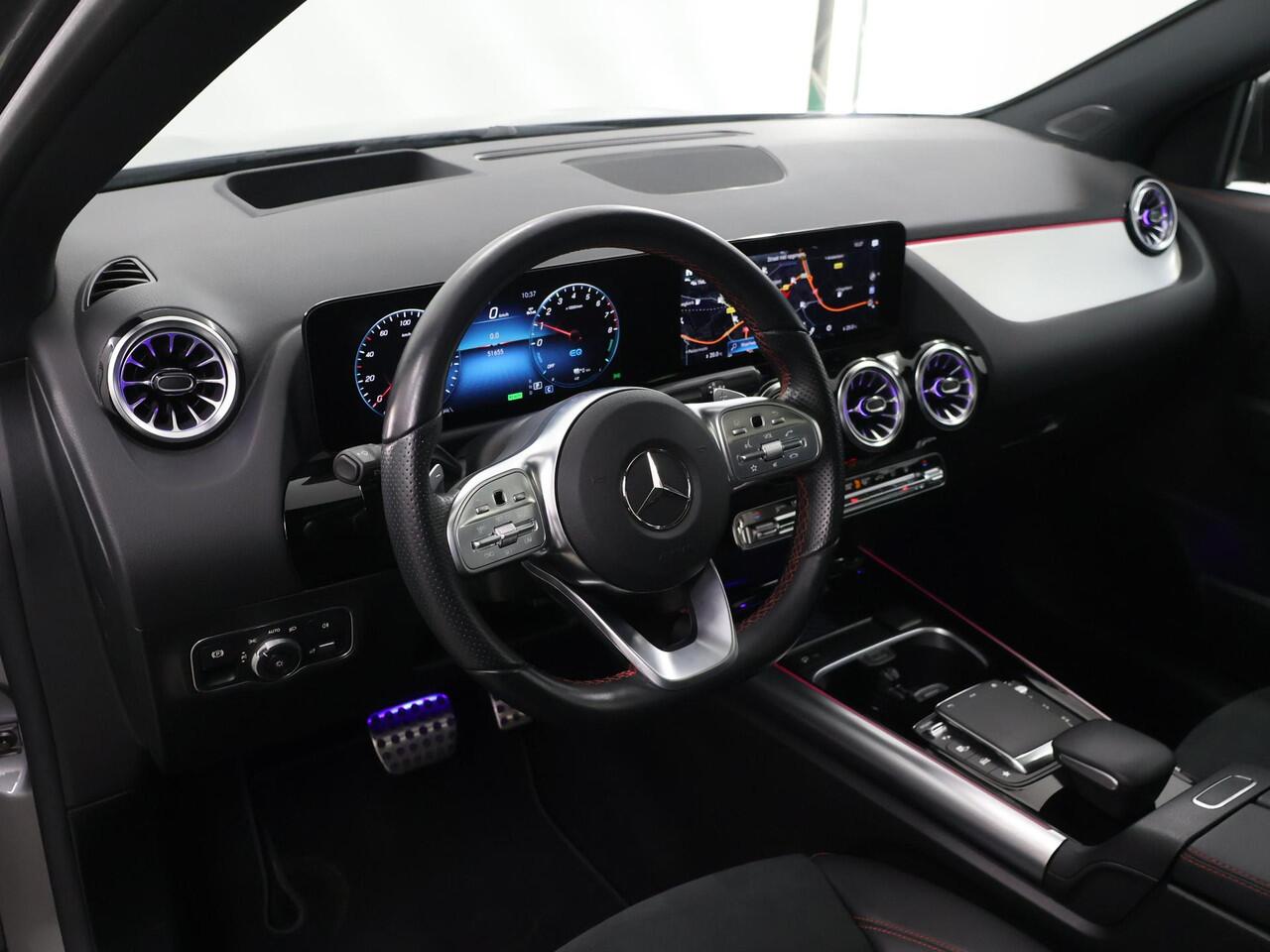 Mercedes-Benz GLA-KLASSE 250 e AMG Line | Panoramadak | Headup | Widescreen | Stoelverwarming | Sfeerverlichting | Apple Carplay |