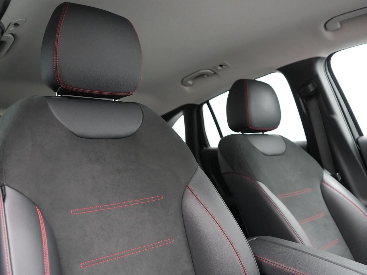 Mercedes-Benz GLA-KLASSE 250 e AMG Line Plug In Hybrid 225pk Dealer O.H PHEV | Cruise Control | Sfeerverlichting | Alcantara Sportstoelen Verwarmd | Lane Assist | Navigatie | Virtual | DAB |