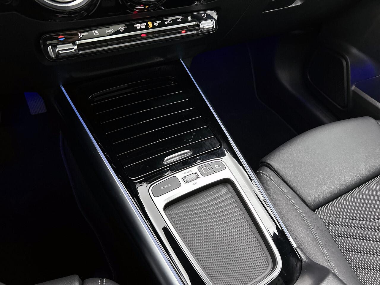 Mercedes-Benz GLA-KLASSE 250 e Plug-In Hybride | Panoramadak | Sfeerverlichting | Memory Voorstoelen | MultiBeam Ledkoplampen | Stoel en Stuurverwarming. Inclusief 24 maanden MB Certified garantie voor Europa.