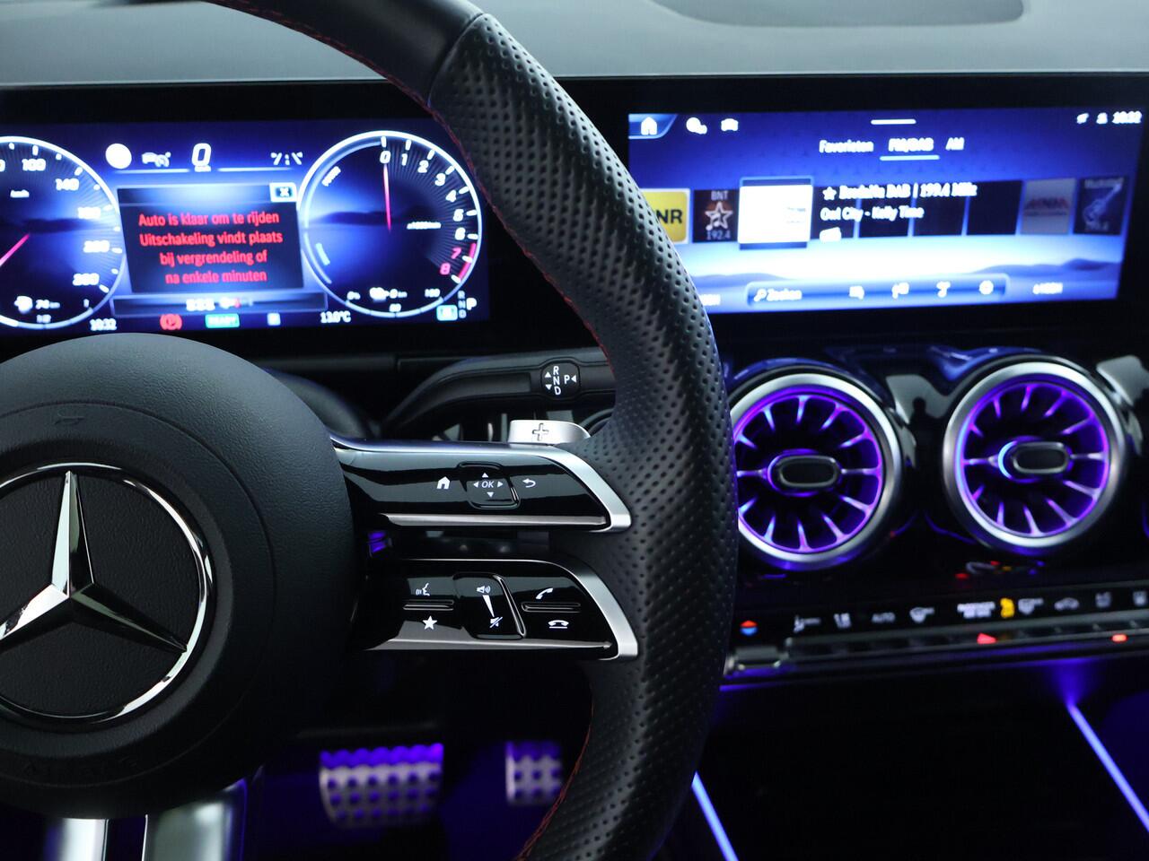 Mercedes-Benz GLA-KLASSE 250 e AMG Plug-In Hybride | AMG Line Premium Plus | Trekhaak | Distronic | Panorama Schuif-Kanteldak | 11 kW Laden | Stuur en Stoelverwarming. Inclusief 24 maanden MB Certified garantie voor Europa.