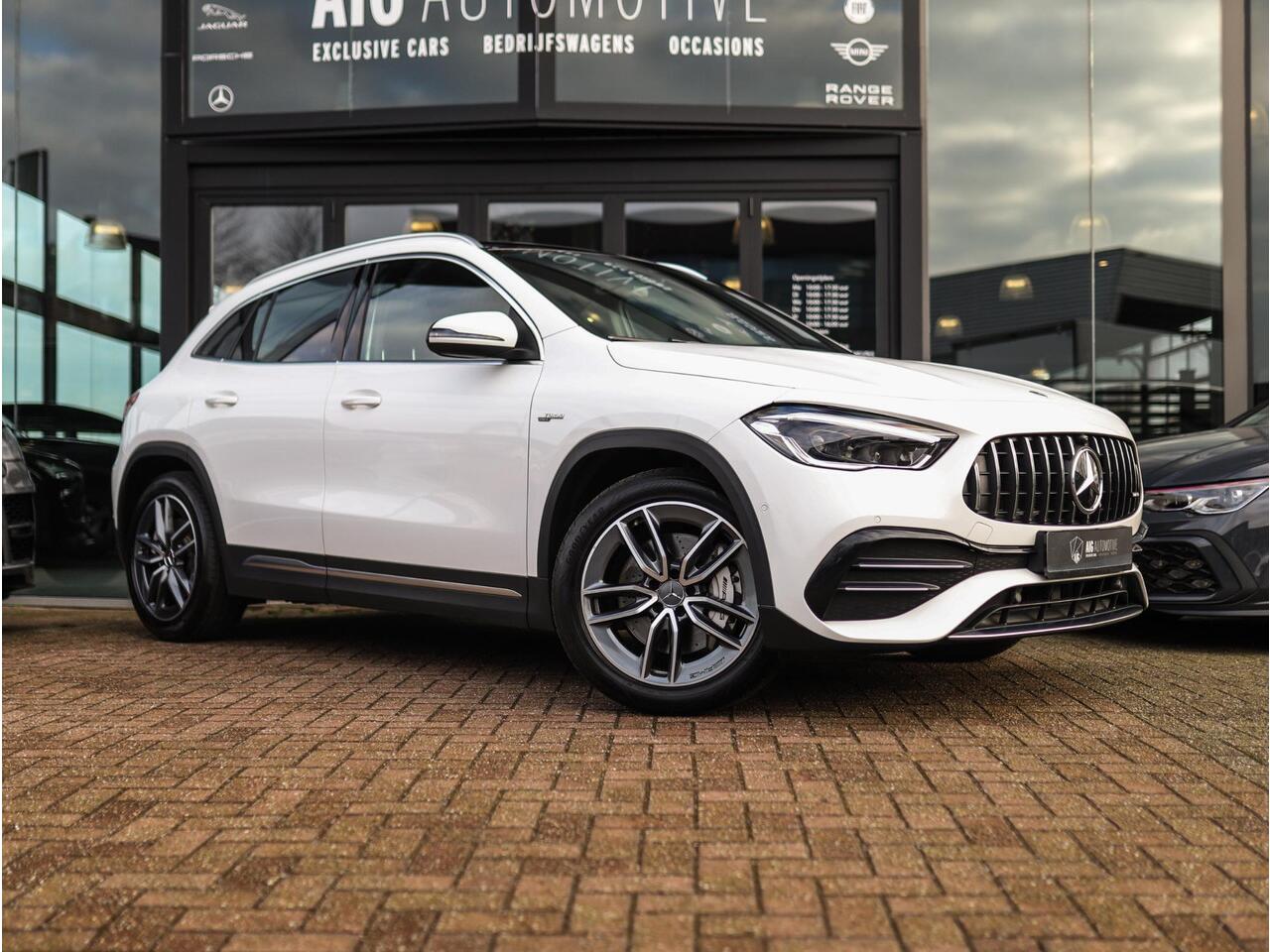 Mercedes-Benz GLA-KLASSE AMG 35 4MATIC | Trekhaak | Camera | Pano | Sfeerverlichting | Stoelverw.