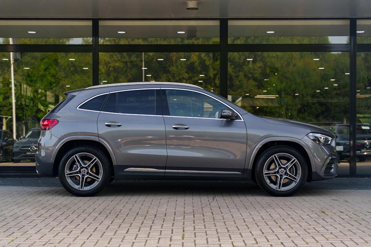 Mercedes-Benz GLA-KLASSE 180 Business Solution AMG | Premium plus pakket | Panoramadak | Memory | Trekhaak | Head-up display | Keyless go |