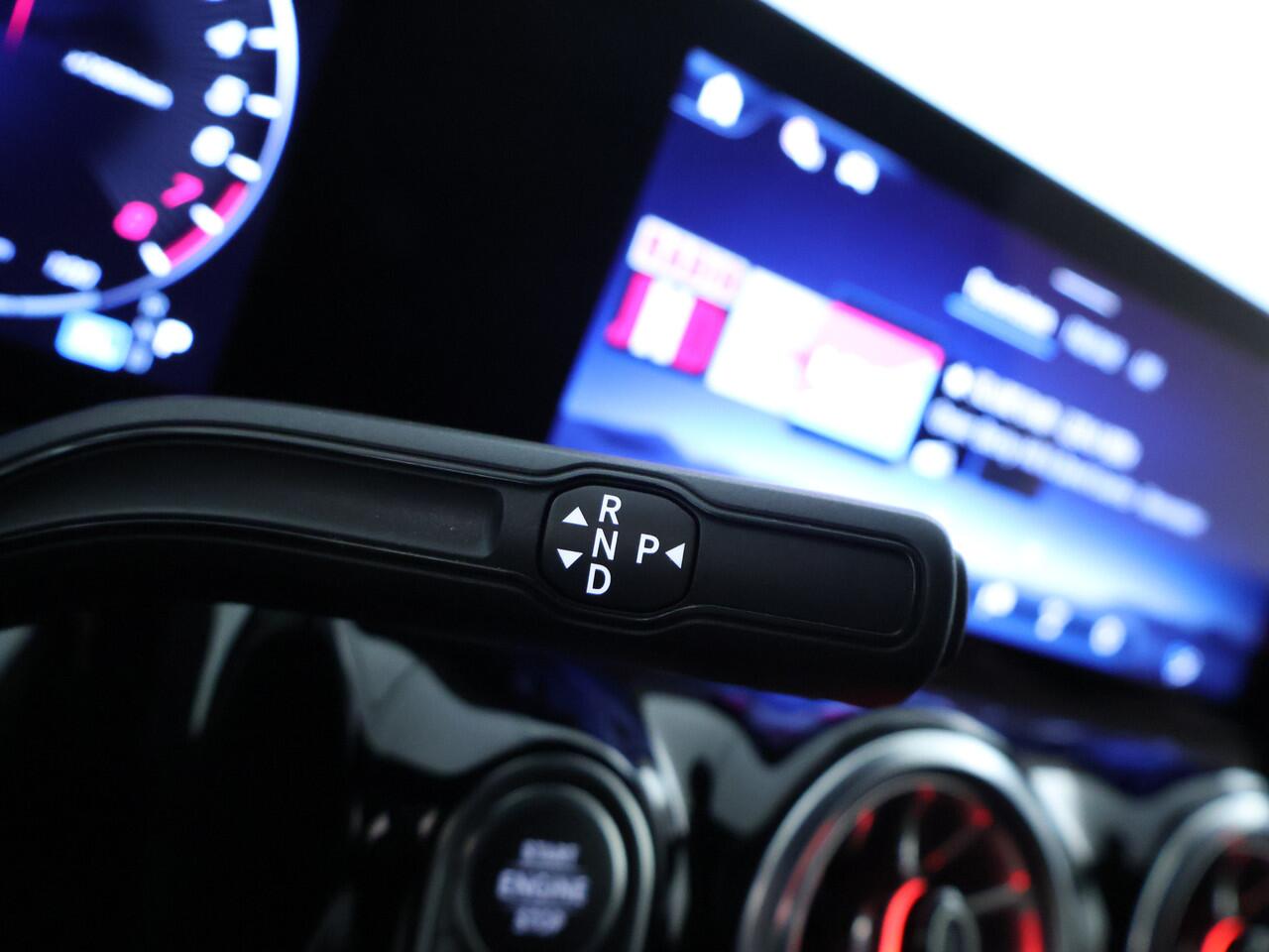 Mercedes-Benz GLA-KLASSE 250 e AMG Nightpakket Face Lift | Memory | Keyless Go | Stoel- en Stuurverwarming | Car Play | Sfeerverlichting | Inclusief 24 maanden Mercedes-Benz Certified garantie voor Europa.