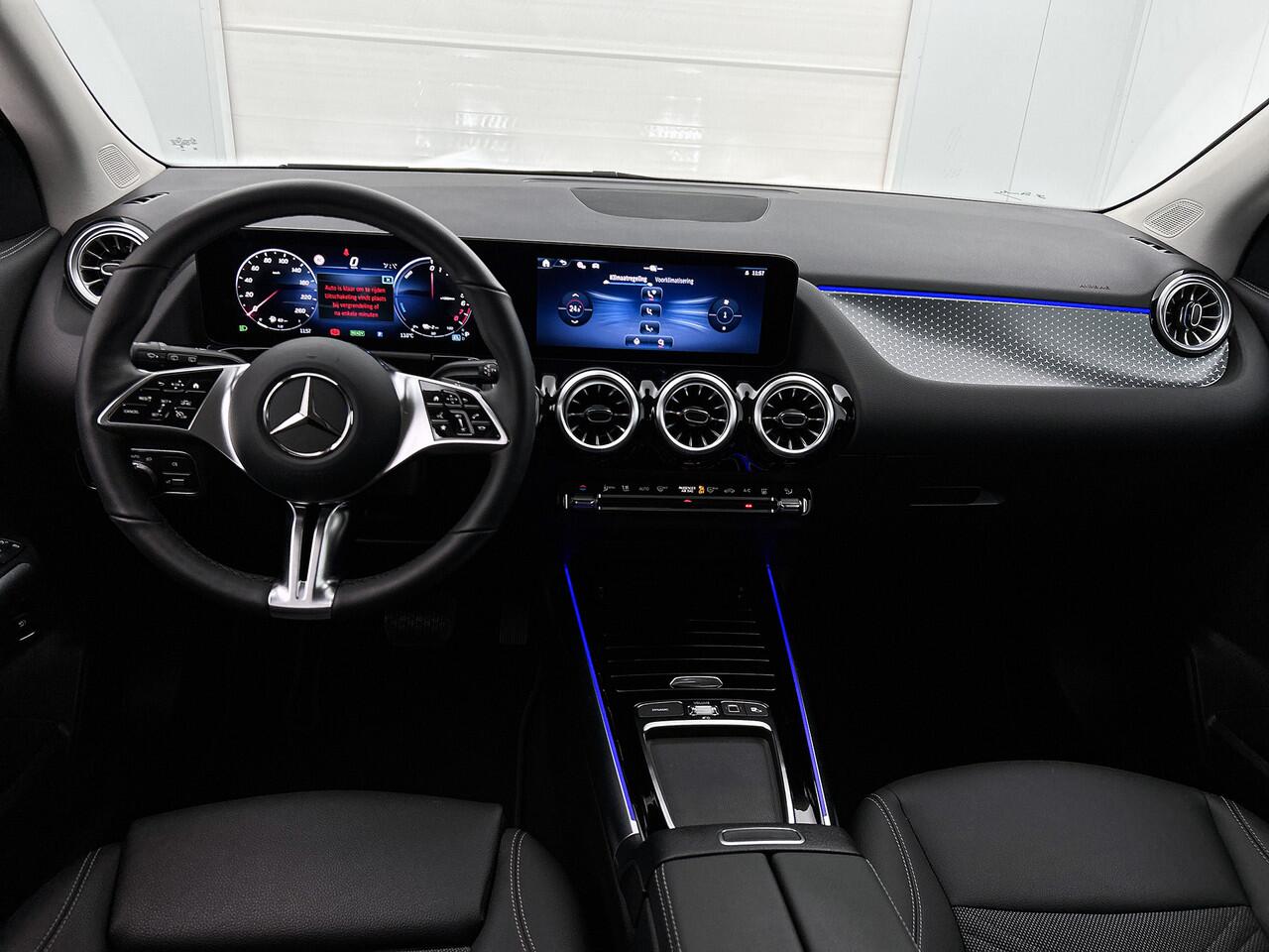 Mercedes-Benz GLA-KLASSE 250 e Plug-In Hybride | Trekhaak | Sfeerverlichting | Achteruitrijcamera | Keyless-Go | Led koplampen | Stuur en Stoelverwarming. Inclusief 24 maanden MB Certified garantie voor Europa.