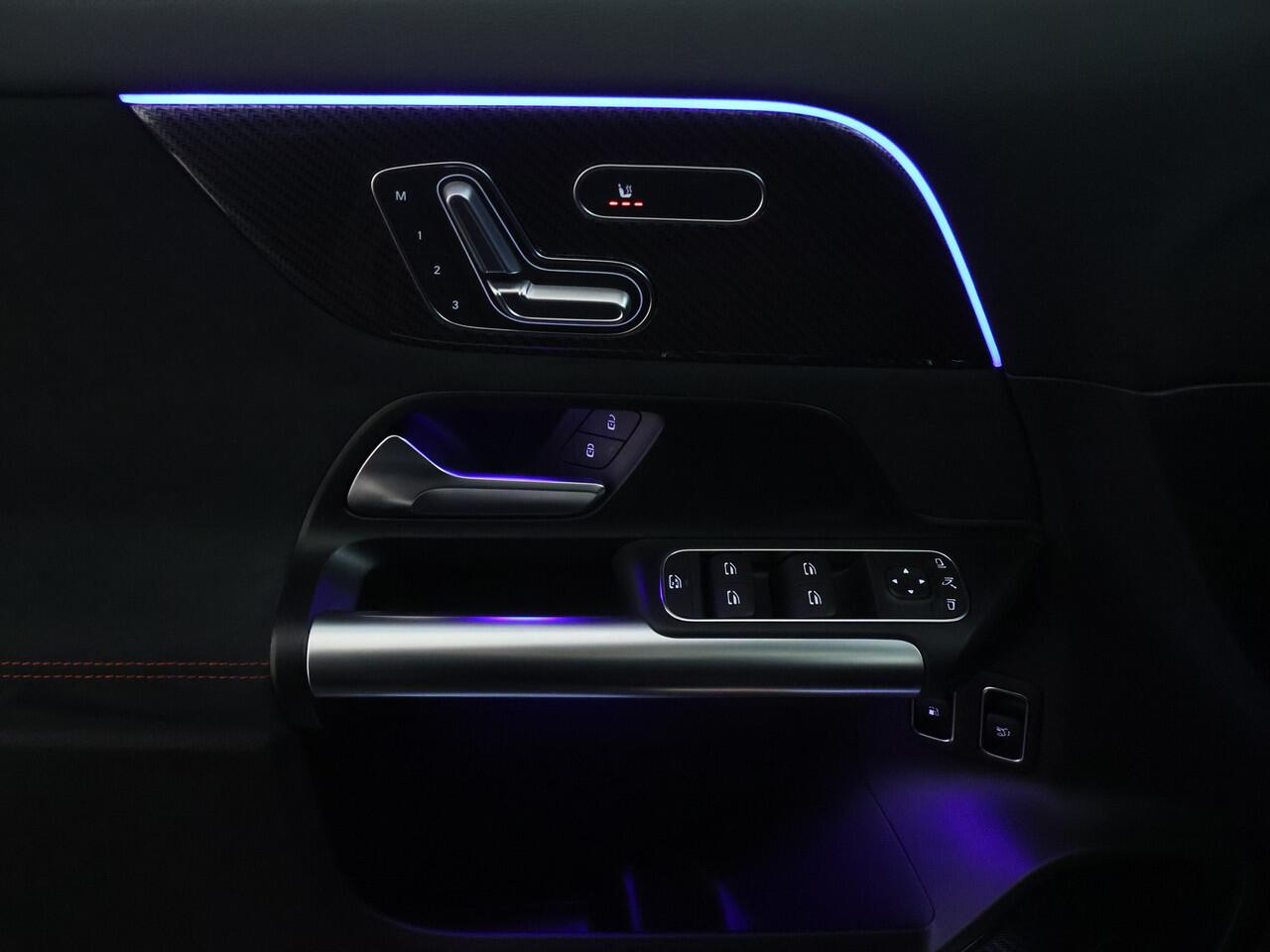 Mercedes-Benz GLA-KLASSE 250 e AMG Plug-In Hybride | AMG Line Premium Plus | Trekhaak | Distronic | Panorama Schuif-Kanteldak | 11 kW Laden | Stuur en Stoelverwarming. Inclusief 24 maanden MB Certified garantie voor Europa.