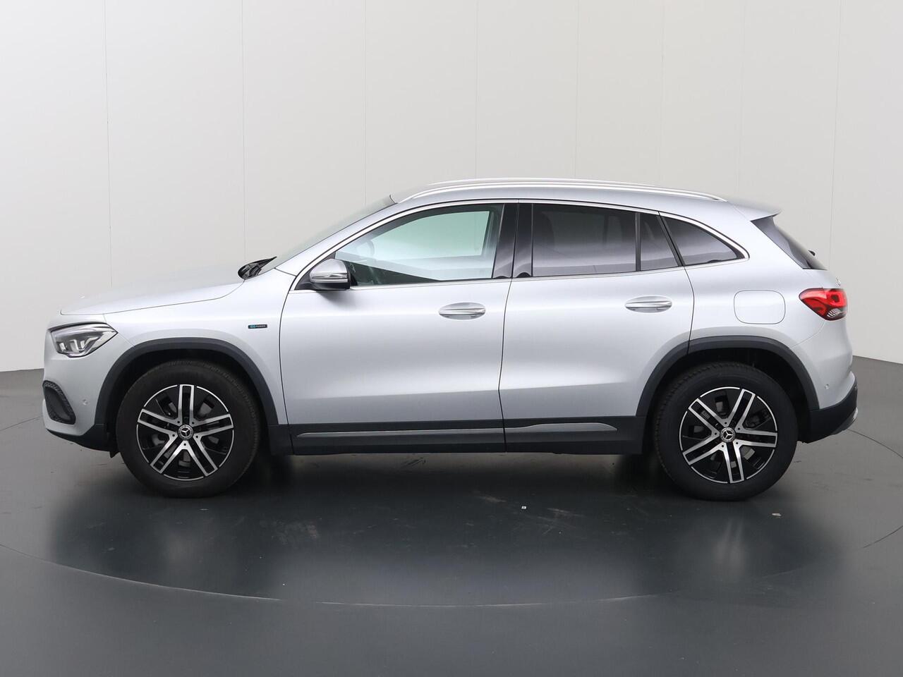 Mercedes-Benz GLA-KLASSE 250 e Progressive | Stoelverwarming | Widescreen | Sfeerverlichting | Achteruitrijcamera |