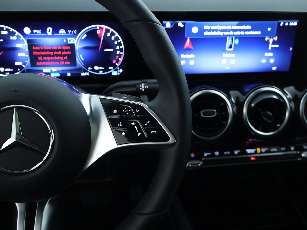 Mercedes-Benz GLA-KLASSE 250 e Plug-In Hybride | Panoramadak | Distronic | Sound system | Parkeerpakket met achteruitrijcamera | Stuur en Stoelverwarming. Inclusief 24 maanden MB Certified garantie voor Europa.