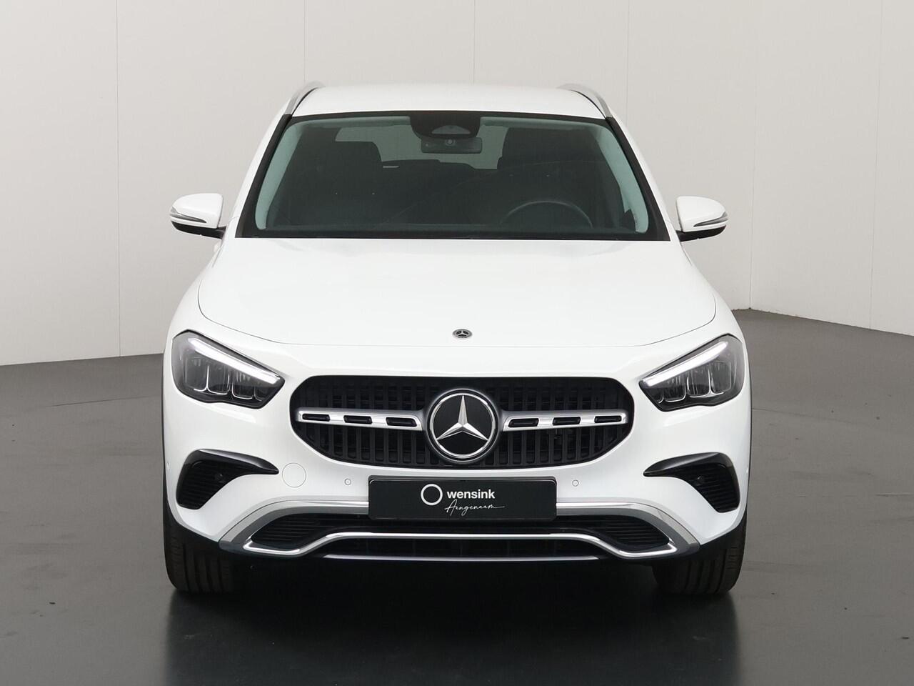 Mercedes-Benz GLA-KLASSE 250 e Luxury Line | Trekhaak | Night pakket | Stoelverwarming |