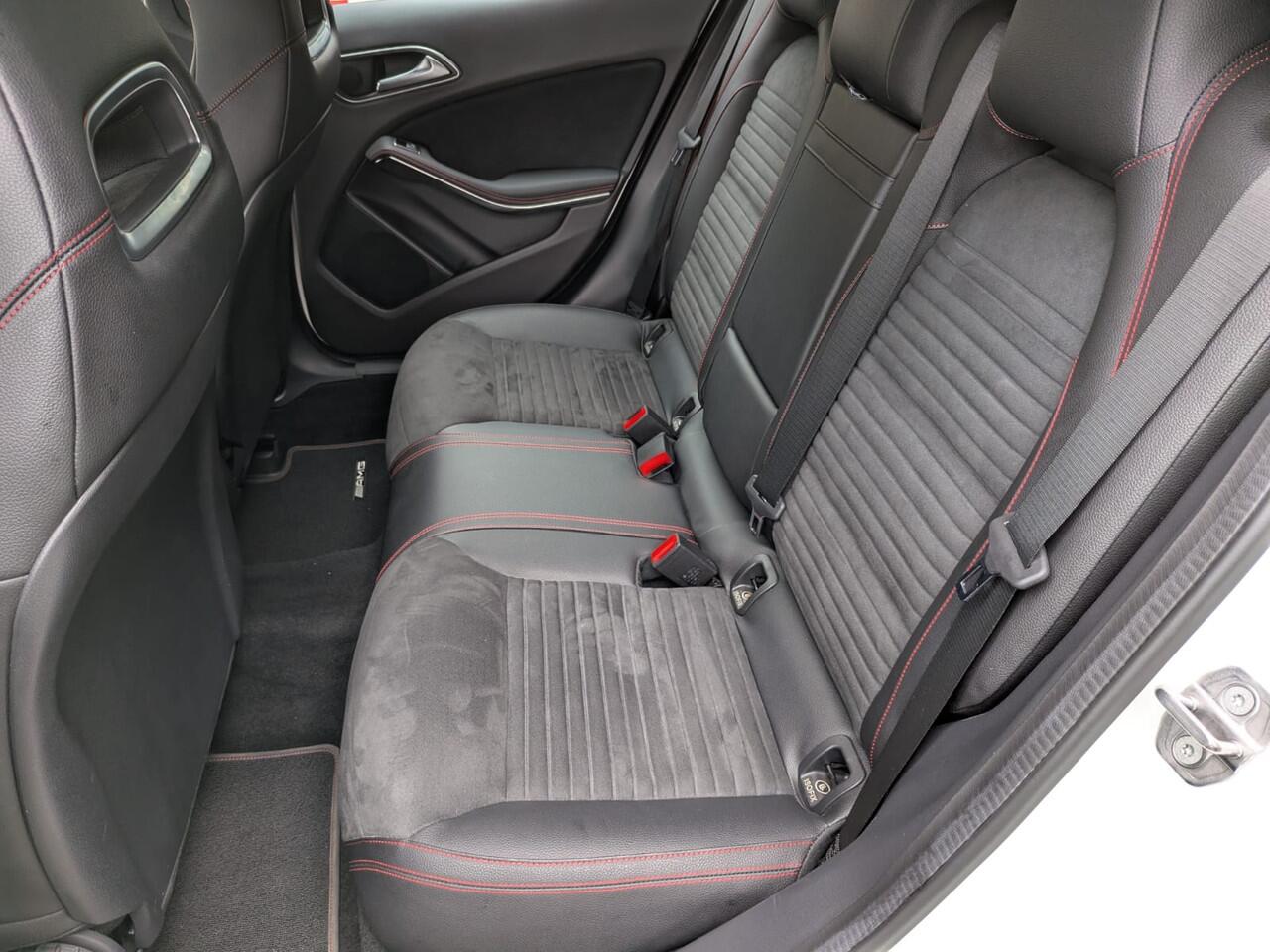 Mercedes-Benz GLA-KLASSE 180 Business Solution AMG nieuwstaat