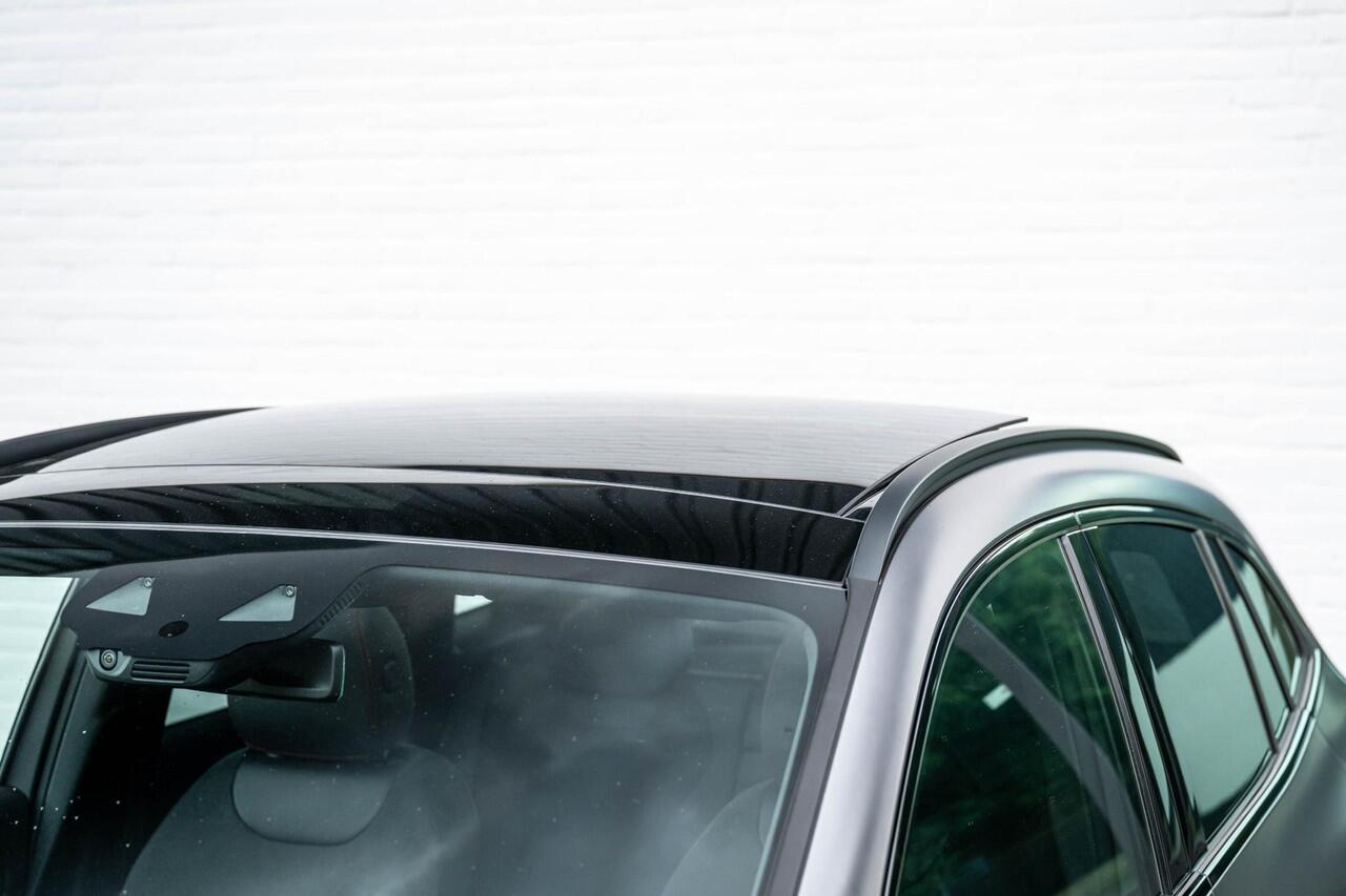 Mercedes-Benz GLA-KLASSE 250 e AMG Panorama Carbon Distronic Memory Magno