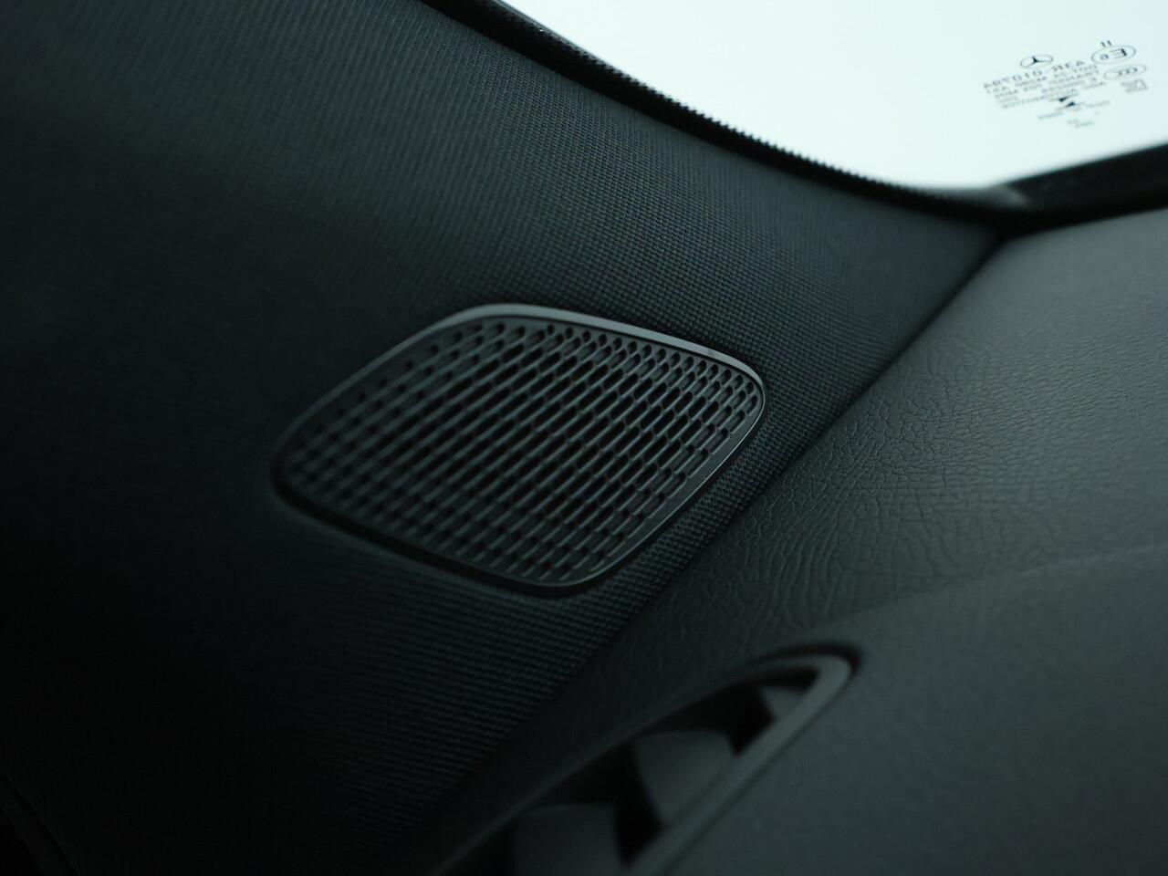 Mercedes-Benz GLA-KLASSE 250 e Plug-In Hybride Trekhaak | Night Pakket |Stoelverwarming voor | Distronic | Achteruitrijcamera | Keyless go | Dodehoek Assist.. Inclusief 24 maanden MB Certified garantie voor Europa.