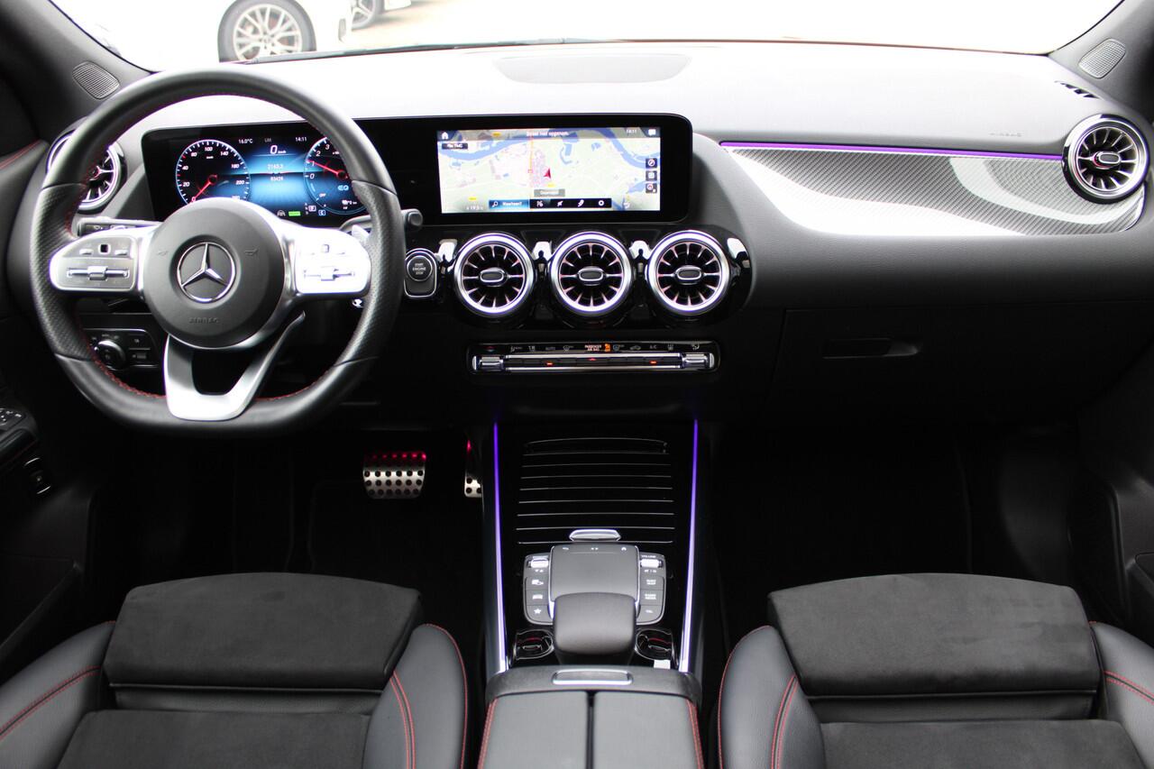 Mercedes-Benz GLA-KLASSE 250e AUT8 AMG NIGHT PAKKET PANORAMADAK DISTRONIC MEMORY SFEER 360-CAMERA TREKHAAK