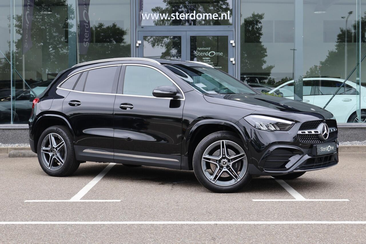 Mercedes-Benz GLA-KLASSE 250 e AMG Line l Facelift l Panoramadak l MBUX l Camera l Dode hoek assistent l Keyless Go l LED Adaptief l Sfeerverlichting l Winterpakket l I Stuur/stoel verwarming I Elektrische kofferklep I Electr. bedienbare achterklep l Stoelverwarming l
