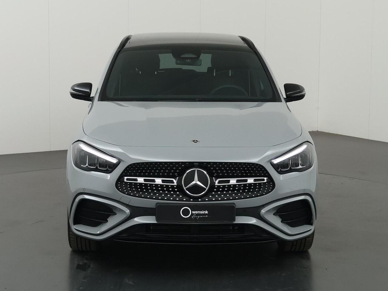 Mercedes-Benz GLA-KLASSE 250 e AMG Line | Night | Panoramadak | Trekhaak | 20 inch | Memory | Sfeerverlichting |