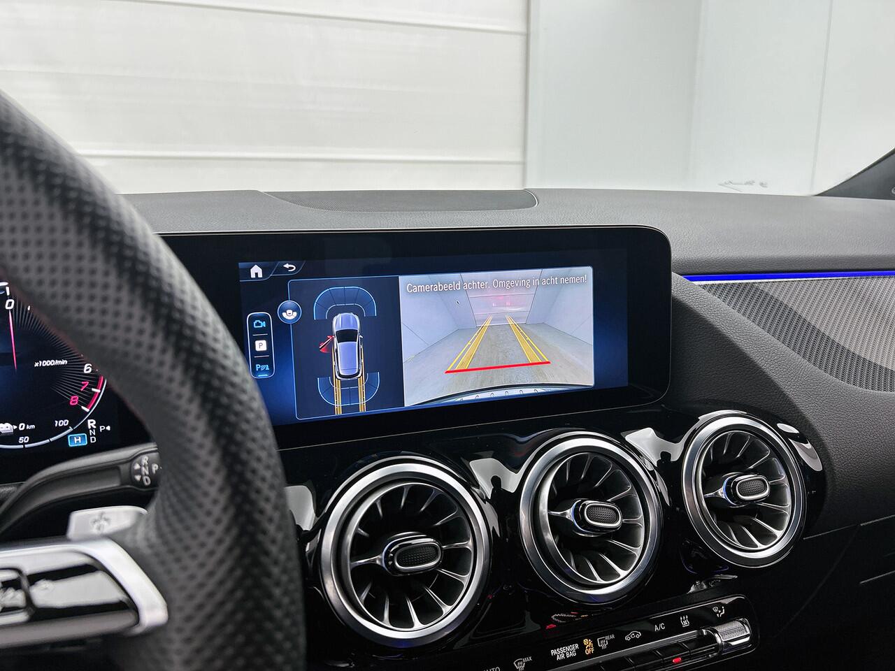 Mercedes-Benz GLA-KLASSE 250 e AMG Plug-In Hybride | AMG Line | Night Pakket | Sfeerverlichting | Stuur en Stoelverwarming |Easy-Pack Achterklep. Inclusief 24 maanden MB Certified garantie voor Europa.