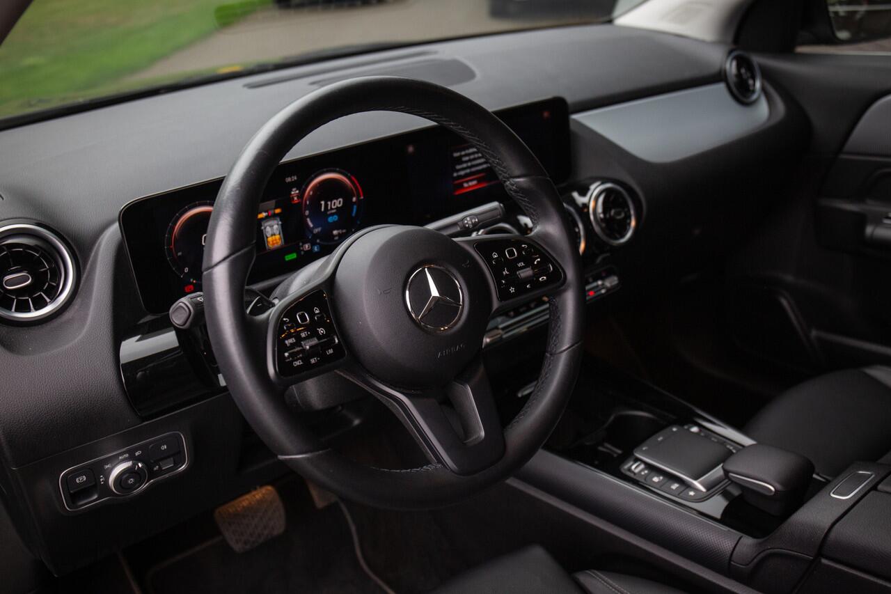 Mercedes-Benz GLA-KLASSE 250 e Business Solution AMG Limited , Trekhaak, Camera, Voorstoelen verwarmd, Cruise control