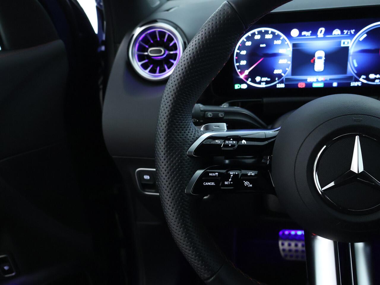 Mercedes-Benz GLA-KLASSE 250 e AMG Plug-In Hybride Edition AMG Line | Night Pakket | Distronic | 360° Camera | AC en DC Laden | MultiBeam Koplampen | Stuur en Stoeverwarming. Inclusief 24 maanden Mercedes-Benz Certified garantie voor Europa.