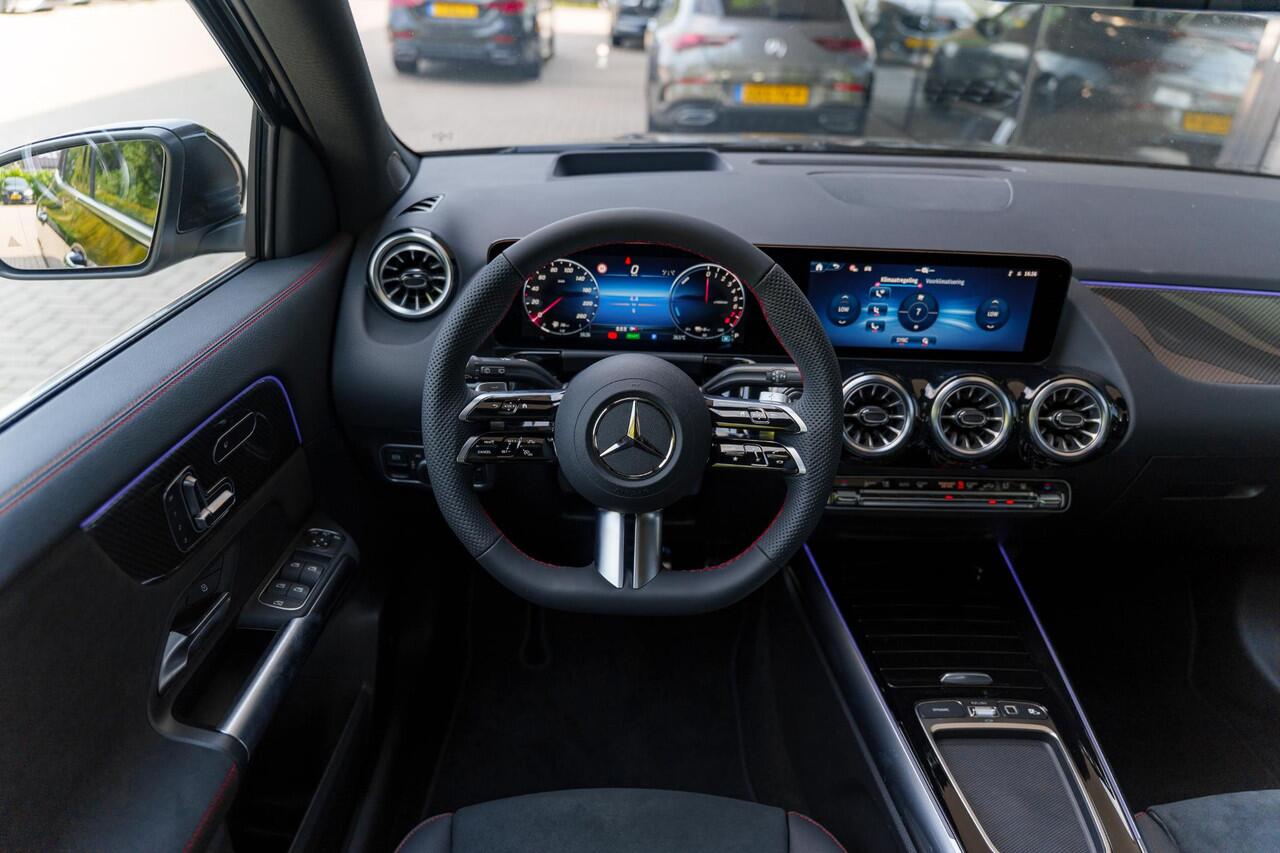 Mercedes-Benz GLA-KLASSE 250e Business Solution AMG | Premium Plus pakket | Panoramaschuifdak | Stoelverwarming | 360° camera | Premium Plus | Head-up display | Dodehoekassistent |