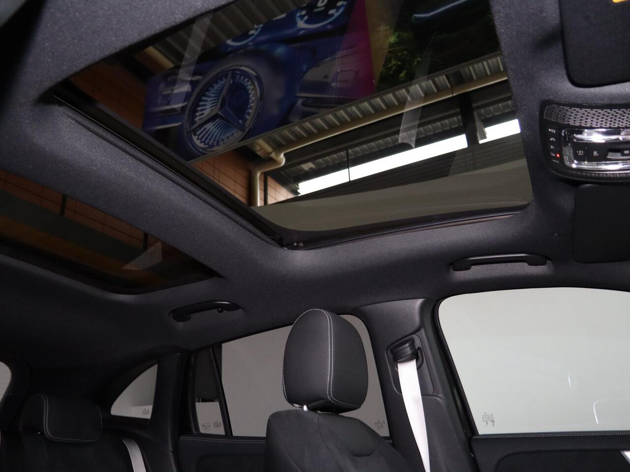 Mercedes-Benz GLA-KLASSE 250e Business Solution AMG | AMG Line plus | Panoramaschuifdak | 20" AMG-velgen | Head-Up | Parkeerpakket | Nightpakket |