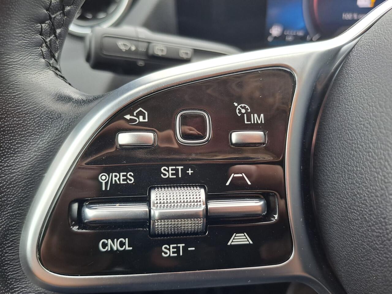 Mercedes-Benz GLA-KLASSE 250e Luxury Line PHEV | LED | Trekhaak | Elek. klep | ACC | Camera | Stuur- en stoelverwarming | Alarm |