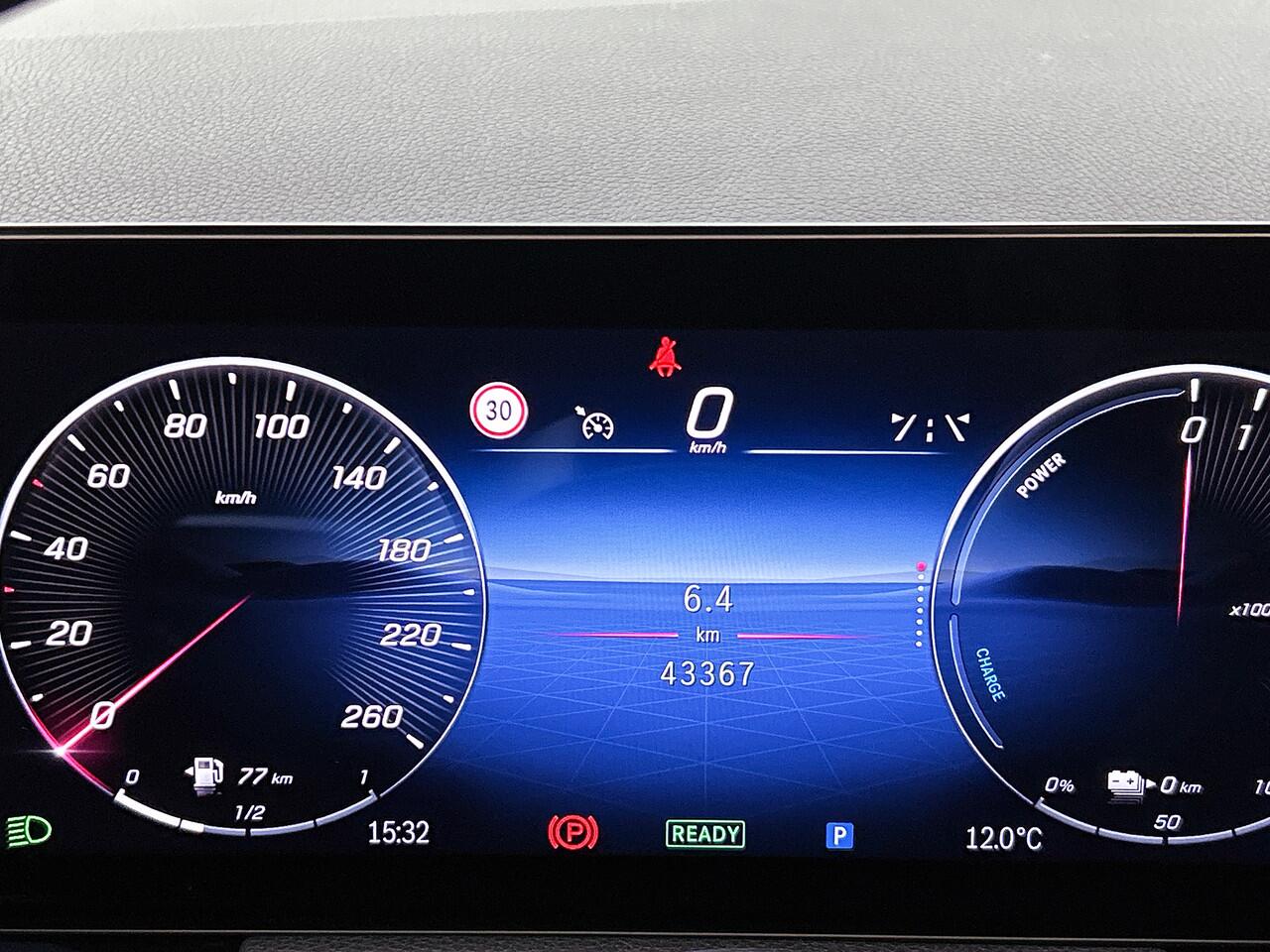 Mercedes-Benz GLA-KLASSE 250 e Plug-In Hybride Luxury | Parkeerpakket met Camera | Car Play | Stoelverwarming | LED | Spiegelpakket | Inclusief 24 maanden Mercedes-Benz Certified garantie voor Europa.