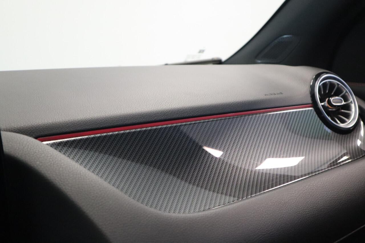 Mercedes-Benz GLA-KLASSE 250 e Business Solution AMG Limited Pano dak LED CC Lane Assist