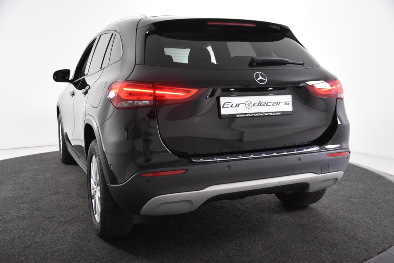 Mercedes-Benz GLA-KLASSE 180 Business Solution *1ste Eigenaar*Leer*Park assist*Navigatie*