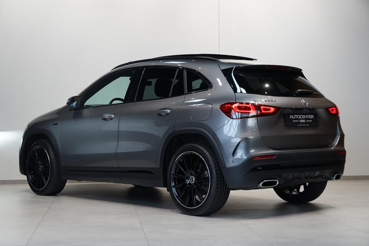 Mercedes-Benz GLA-KLASSE 250 e AMG ? PANO ? CARBON ? NIGHT ? CAMERA ? SFEER