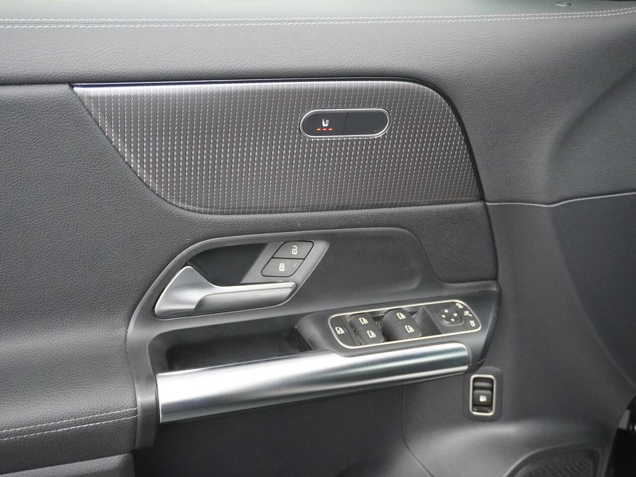 Mercedes-Benz GLA-KLASSE 250e Luxury // Trekhaak // Carplay // WideScreen // Navigatie // LED Koplampen // Cruise Control