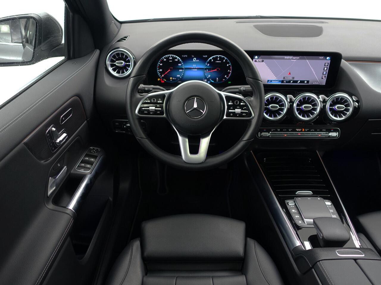 Mercedes-Benz GLA-KLASSE 200 Premium Luxury Aut- Panoramadak, Memory Seats, Sfeerverlichting, Camera, Leder Interieur