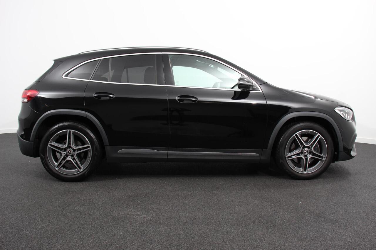 Mercedes-Benz GLA-KLASSE 200 AMG Line Automaat Nieuw model ! | Navigatie | Climate Control | Camera | Electrisch bedienbare achterklep | Dab | Led