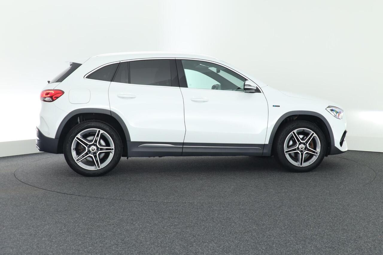 Mercedes-Benz GLA-KLASSE 250 e 218pk AMG Line Trekhaak Camera Stoelverwarming Navigatie