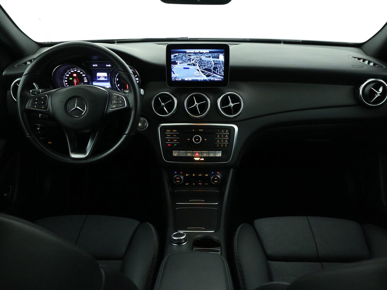 Mercedes-Benz GLA-KLASSE 180 Style automaat | Thermotronic Airco | Parkeersensoren + Camera | EASY PACK achterklep | Stoelverwarming | Navigatie | Inclusief 24 maanden MB Certified garantie voor Europa.