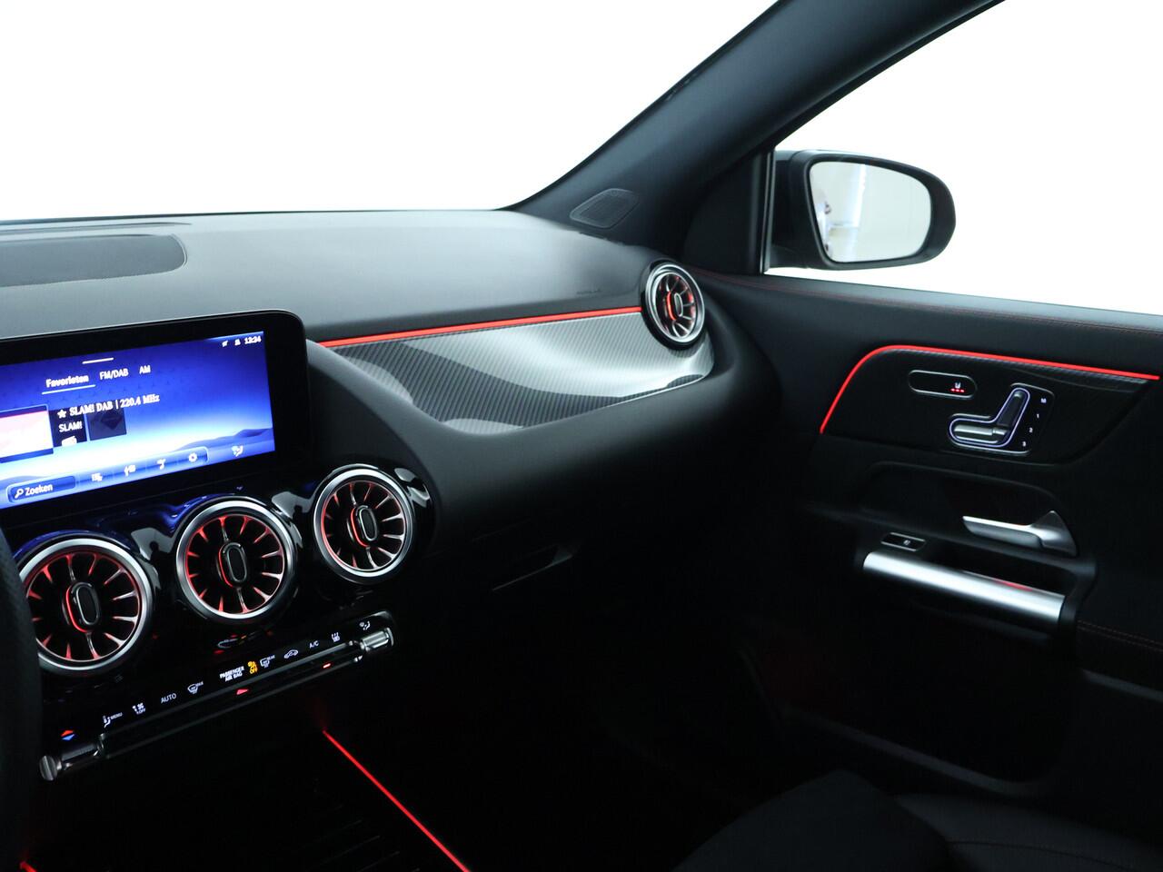 Mercedes-Benz GLA-KLASSE 250 e AMG Nightpakket Face Lift | Memory | Keyless Go | Stoel- en Stuurverwarming | Car Play | Sfeerverlichting | Inclusief 24 maanden Mercedes-Benz Certified garantie voor Europa.