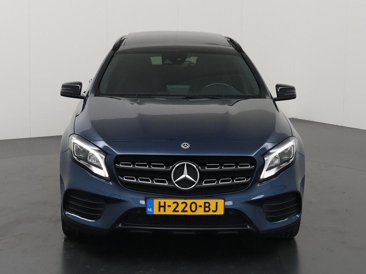 Mercedes-Benz GLA-KLASSE 180 Business Solution AMG | Night | Panoramadak | Stoelverwarming | Navigatie |