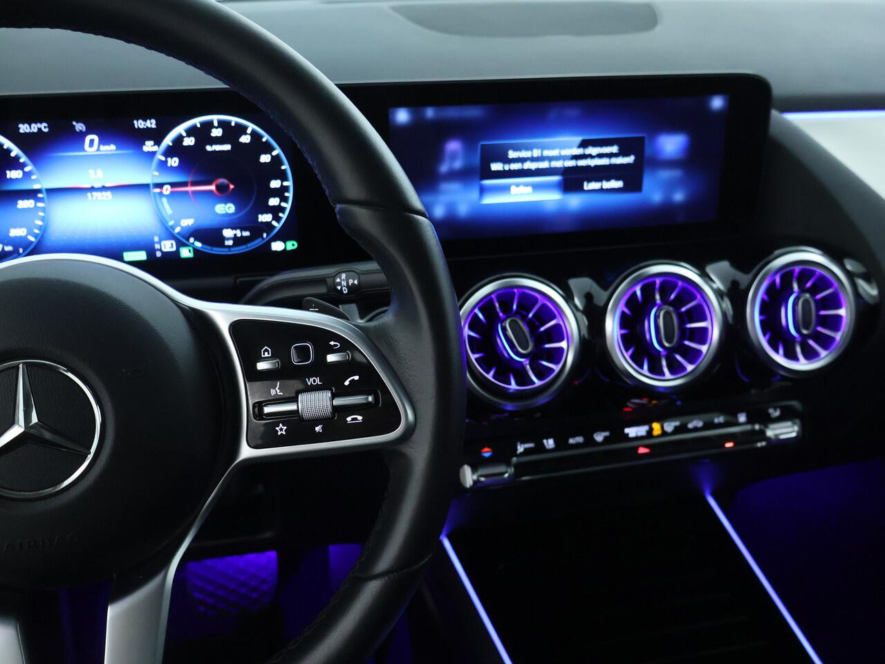 Mercedes-Benz GLA-KLASSE 250 e Plug-Hybride | Achteruitrijcamera | Apple Carplay | Sfeerverlichting | Dodehoekassistent | Inclusief 24 maanden MB Certified garantie voor Europa.