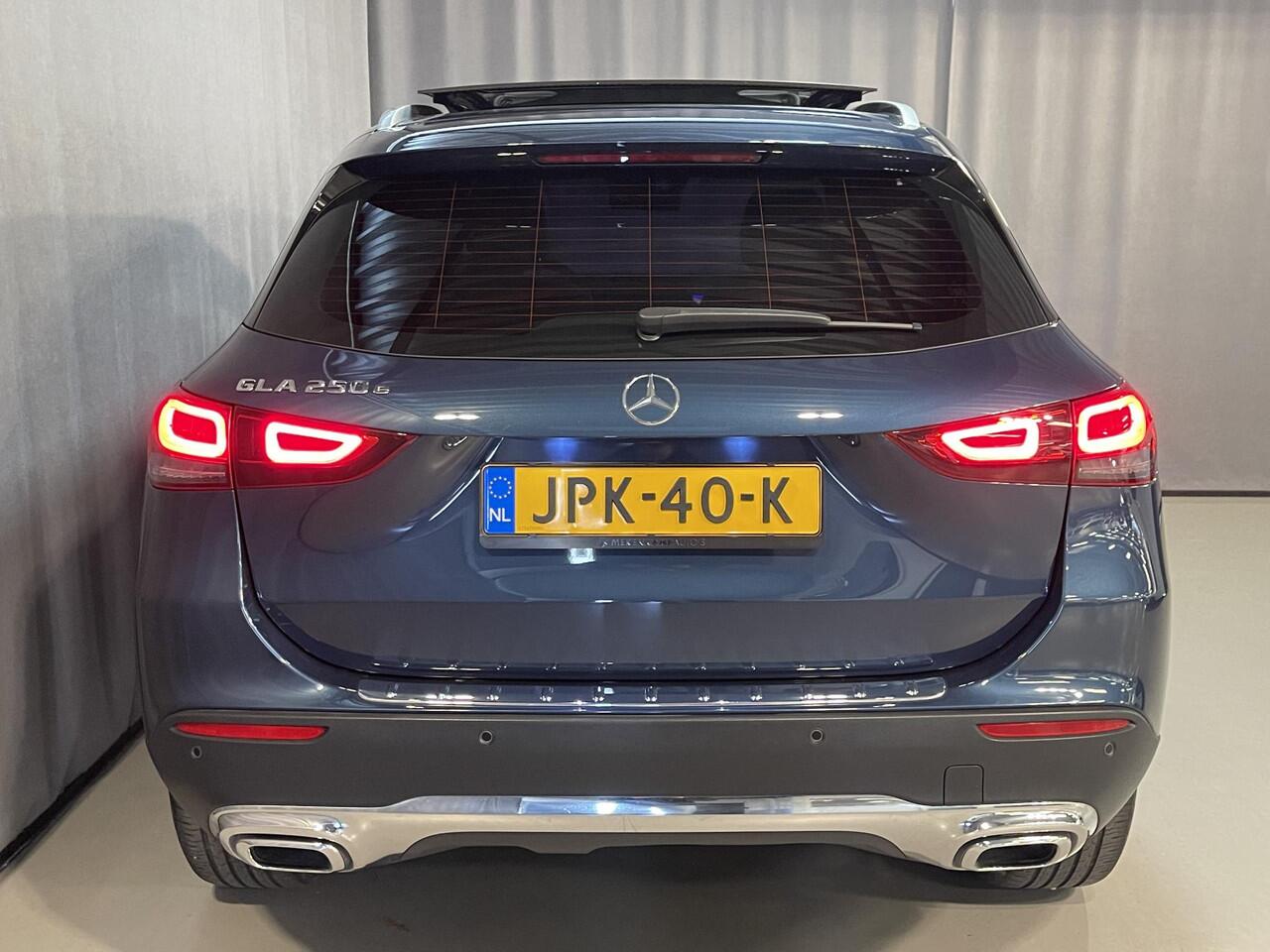 Mercedes-Benz GLA-KLASSE 250 e Progressive 19"/Panoramadak/Adaptieve cruise/Sfeerverlichting/Stoelverwarming/Camera/Elektrische klep