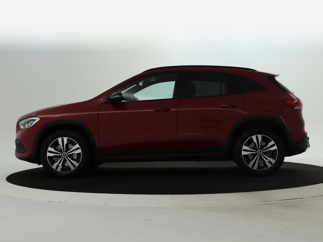 Mercedes-Benz GLA-KLASSE 250 e Business Solution Luxury Line Apple CarPlay | Nightpakket | Achteruitrijcamera | Trekhaak Inclusief 24 maanden MB Certified garantie voor Europa.